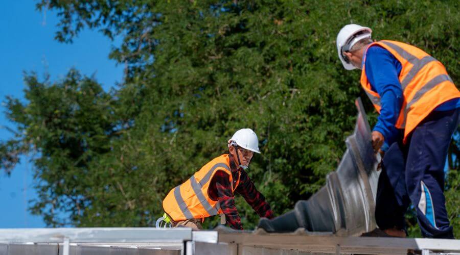 Professional gutter cleaning in Shawnee, WY